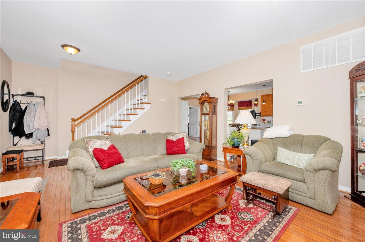307 Washington Street photo 8