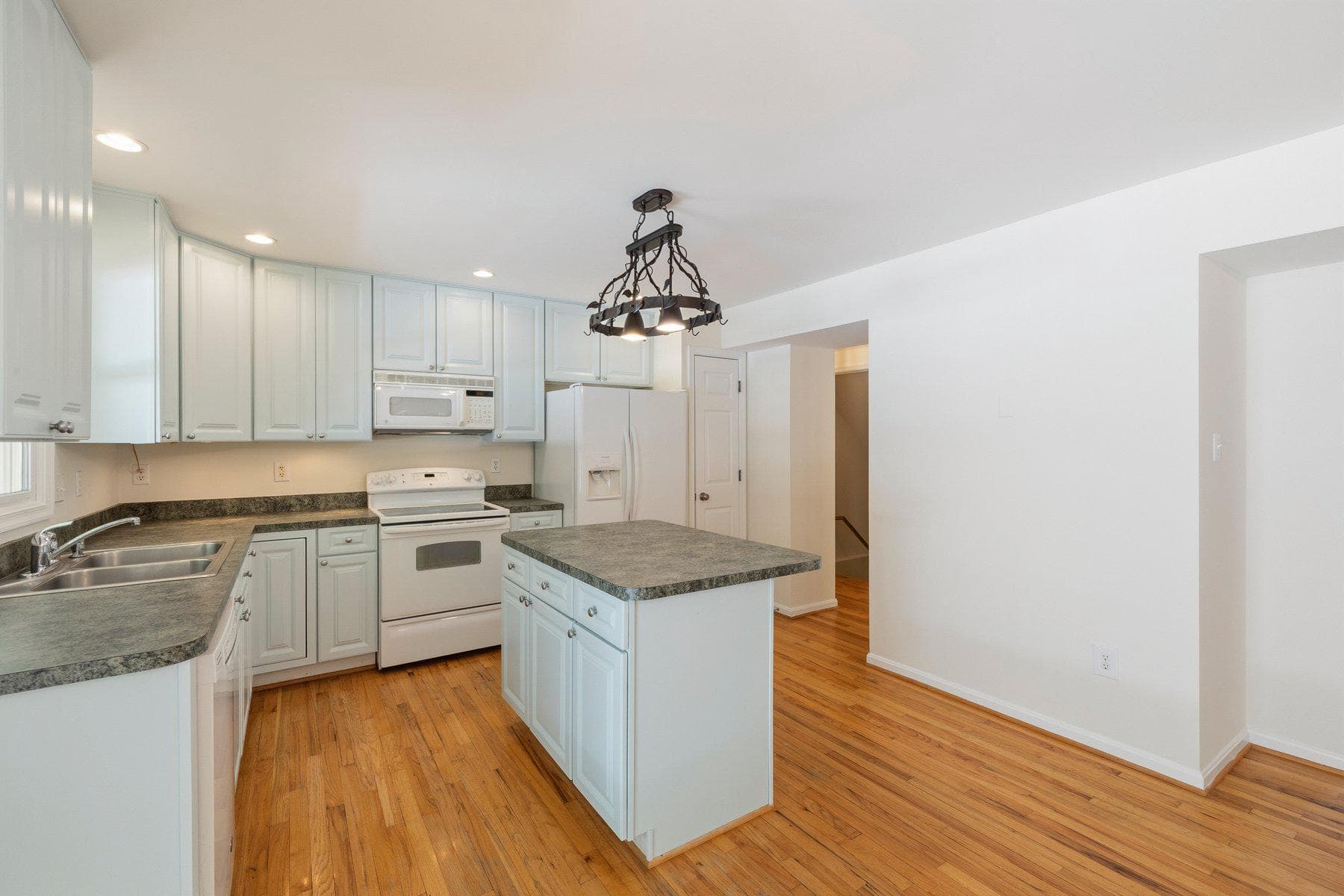 6934 Meadowlake Road photo 11