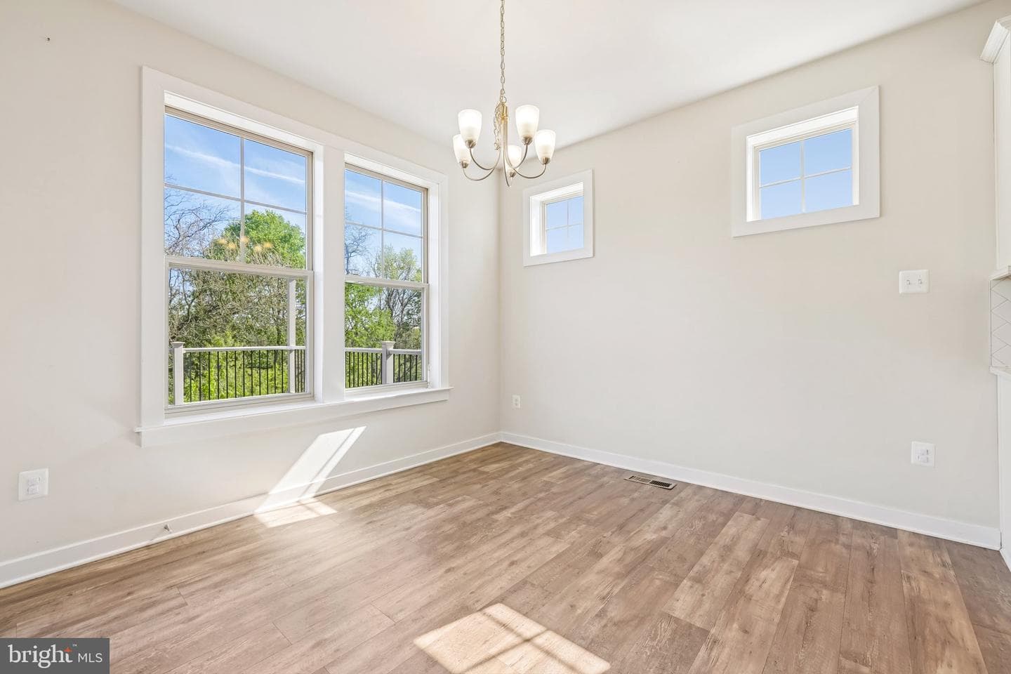 2048 Chamberlain Drive photo 19