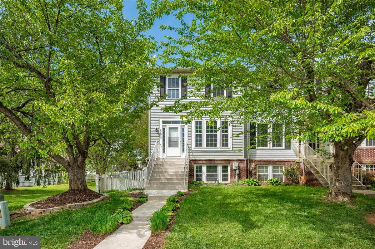 228 Heritage Court photo 4