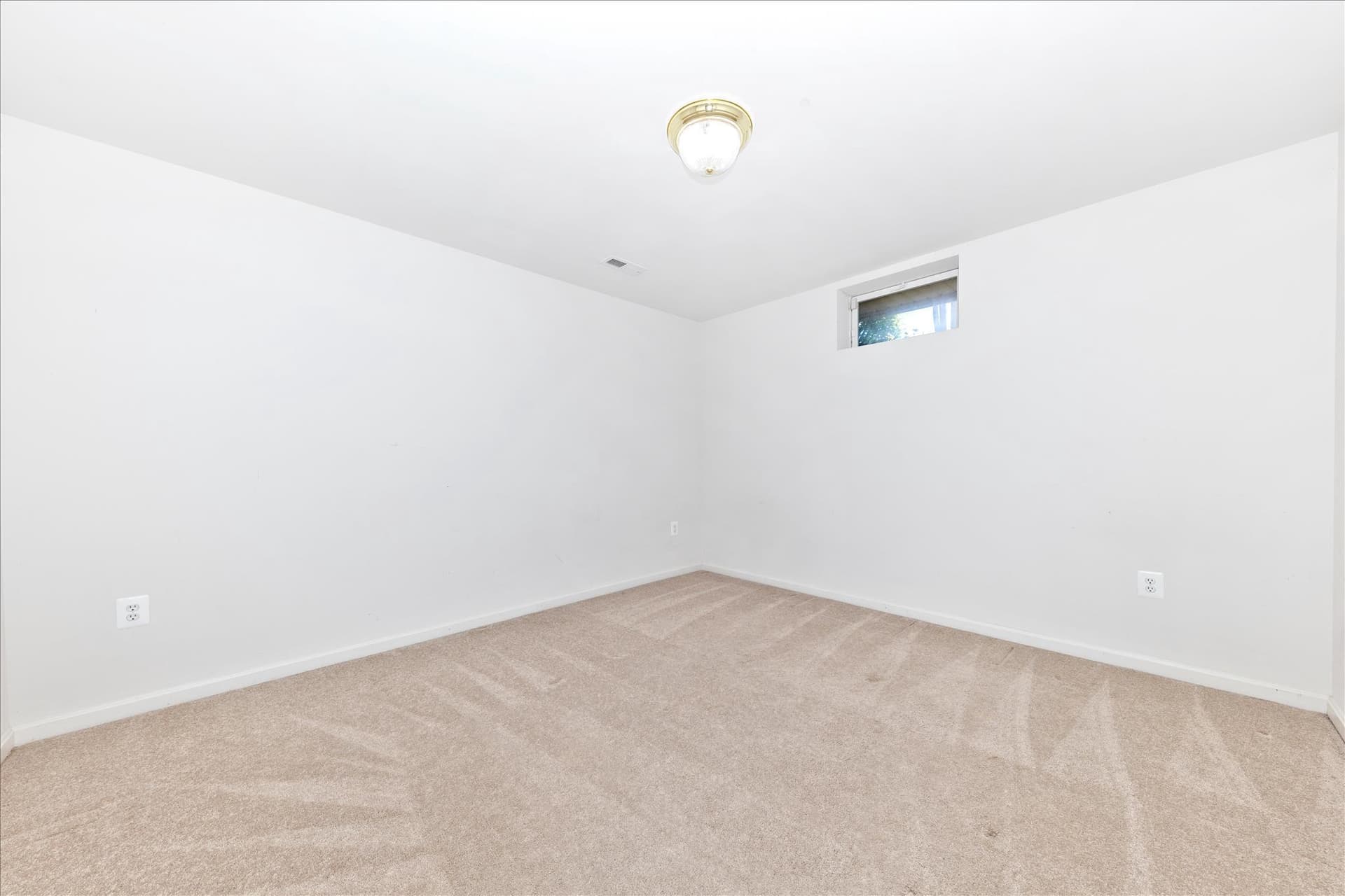 100 Sunlight Drive photo 28