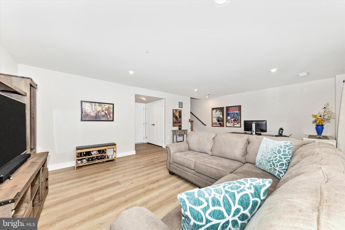 249 Edwin Rd photo 7