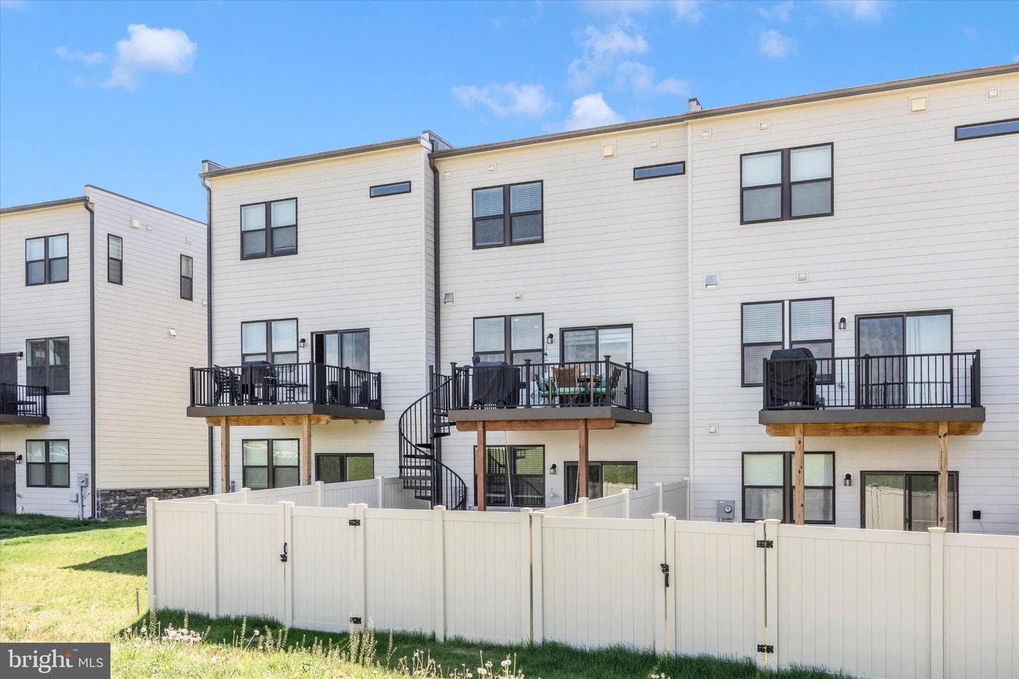 867 Amity Street photo 57