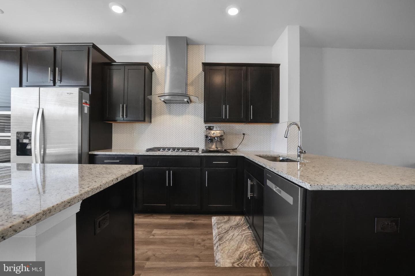 854 Amity Street photo 5