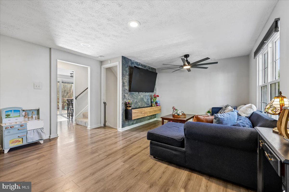 1476 Dockside Court photo 2