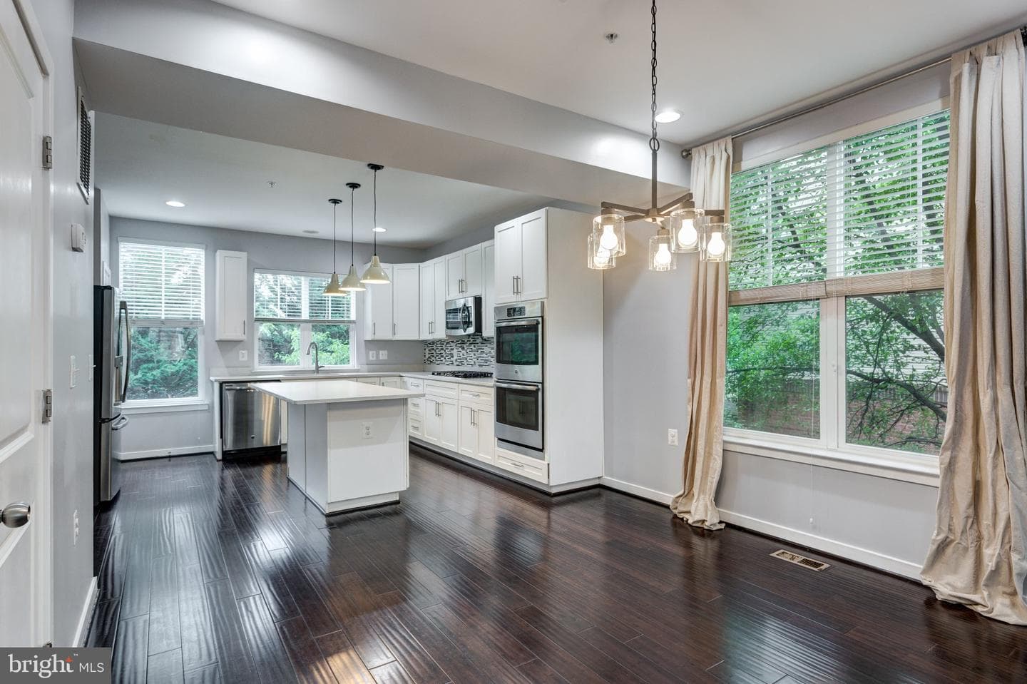 1430 Trafalgar Lane photo 10