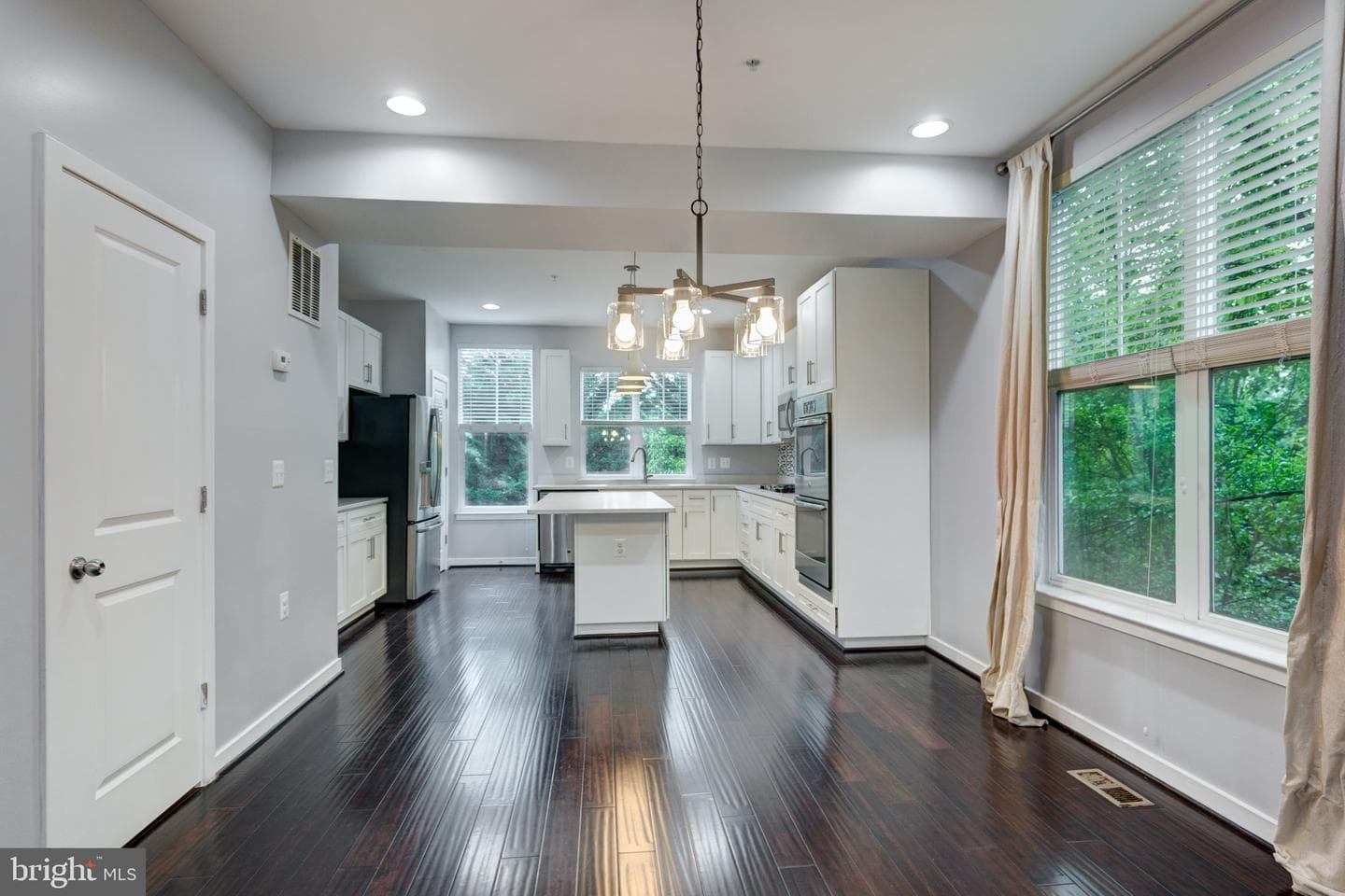 1430 Trafalgar Lane photo 11