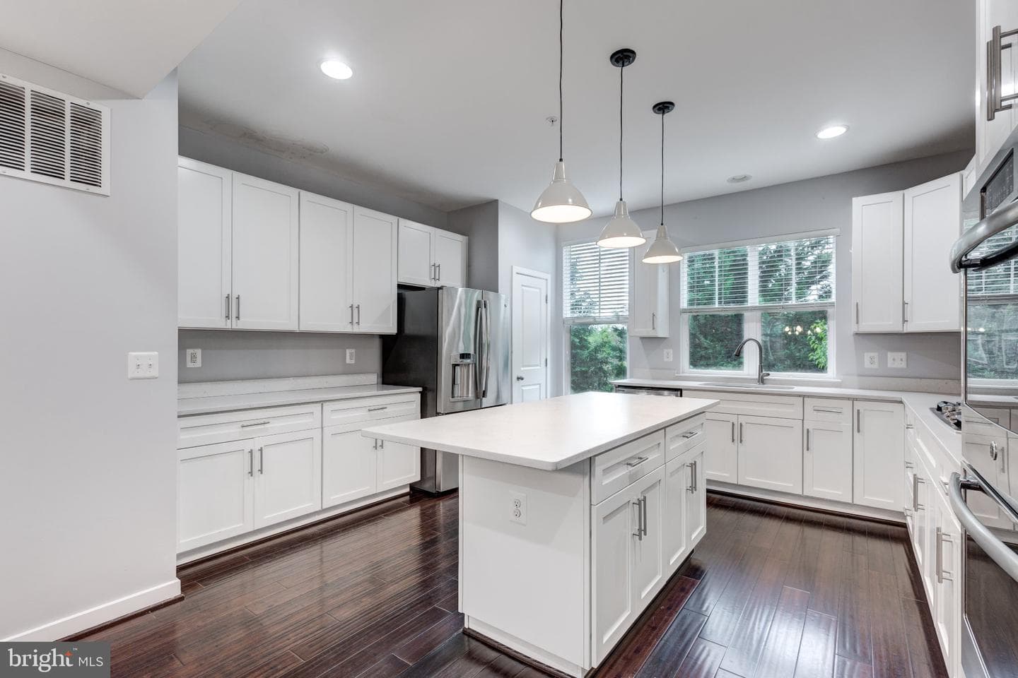 1430 Trafalgar Lane photo 13