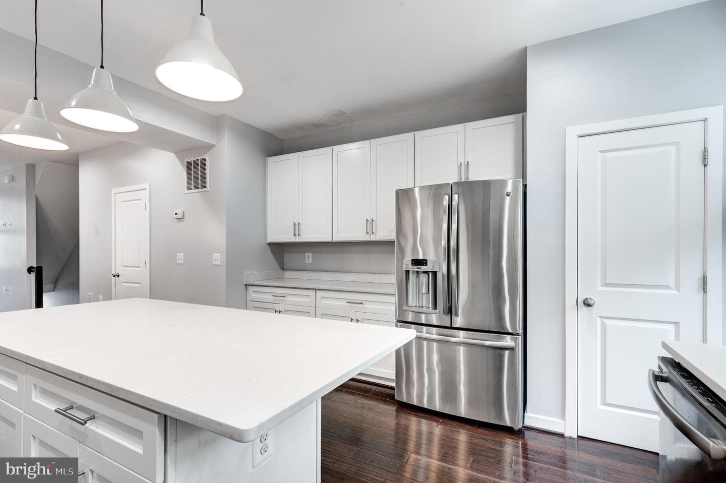 1430 Trafalgar Lane photo 14