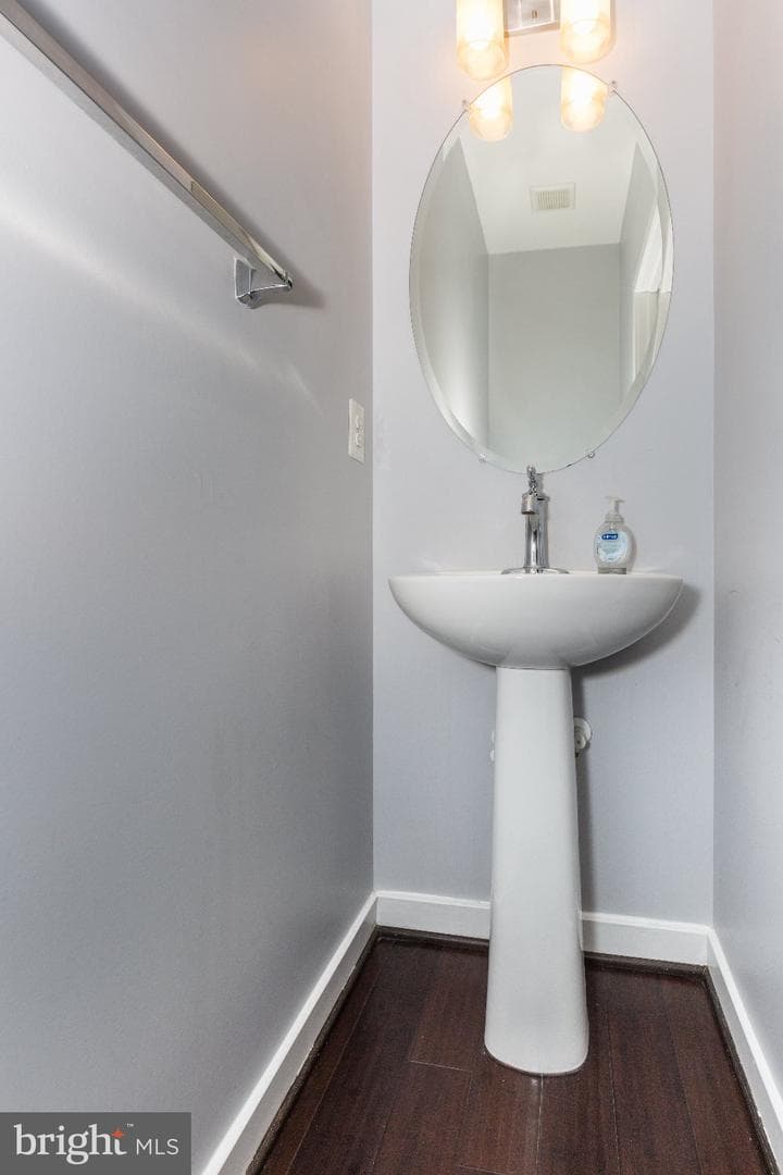 1430 Trafalgar Lane photo 18