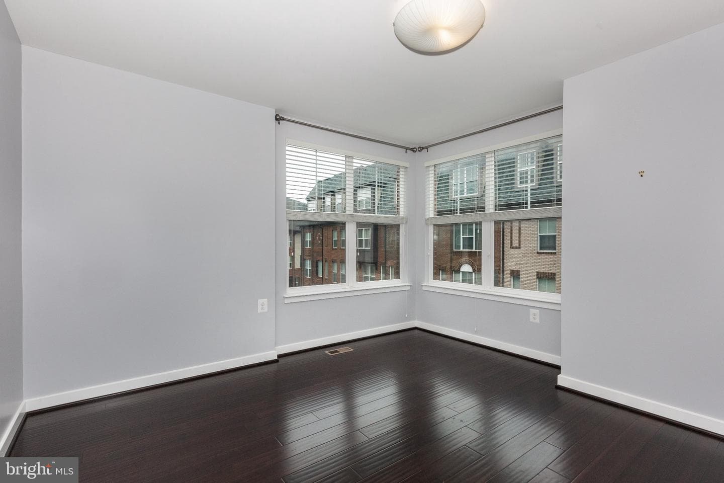 1430 Trafalgar Lane photo 24