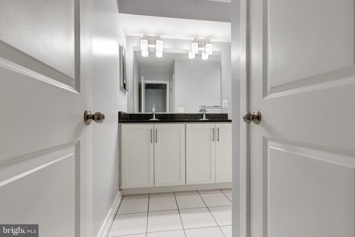 1430 Trafalgar Lane photo 30