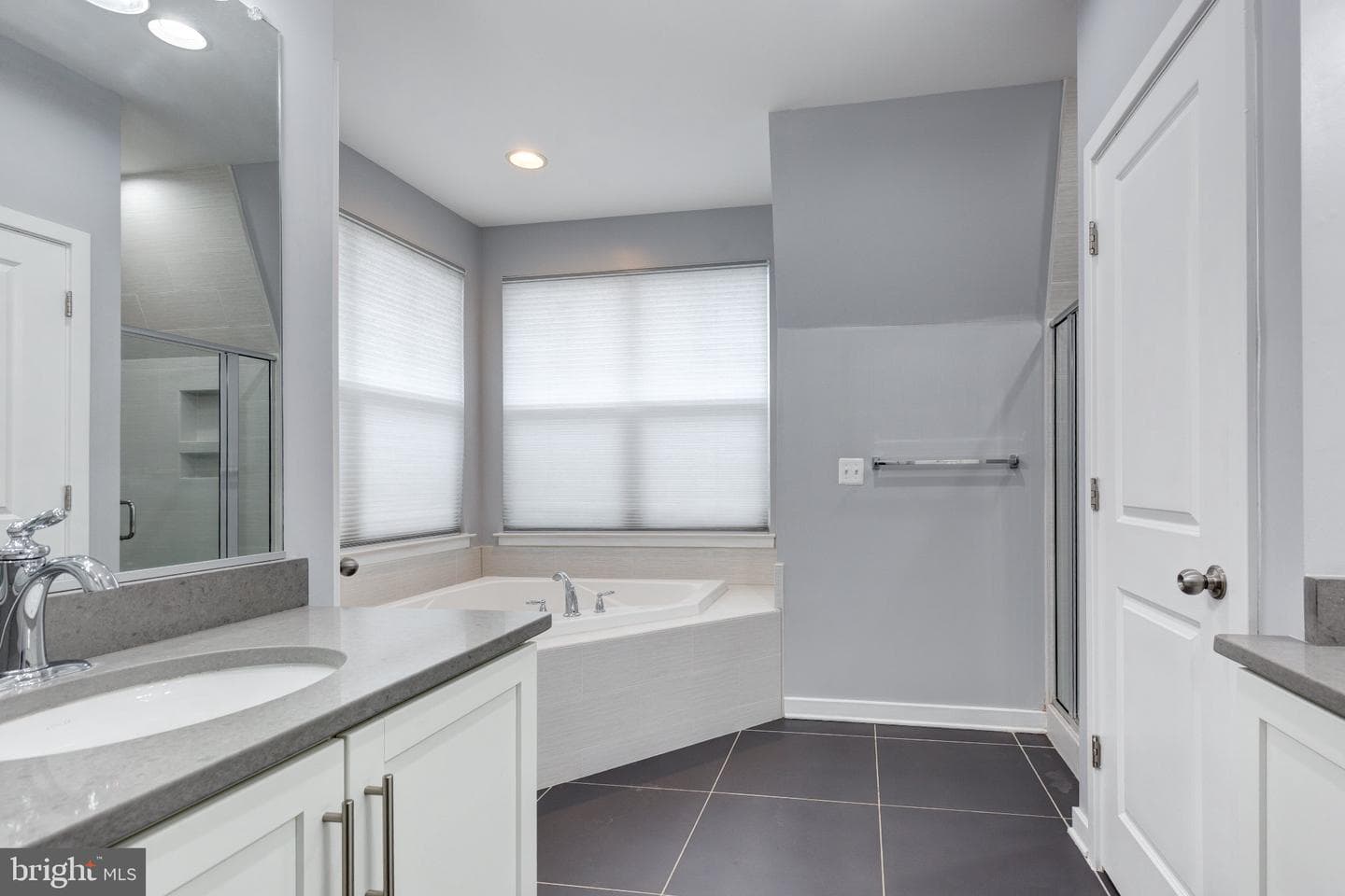 1430 Trafalgar Lane photo 38