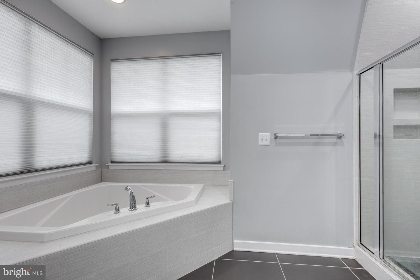 1430 Trafalgar Lane photo 39