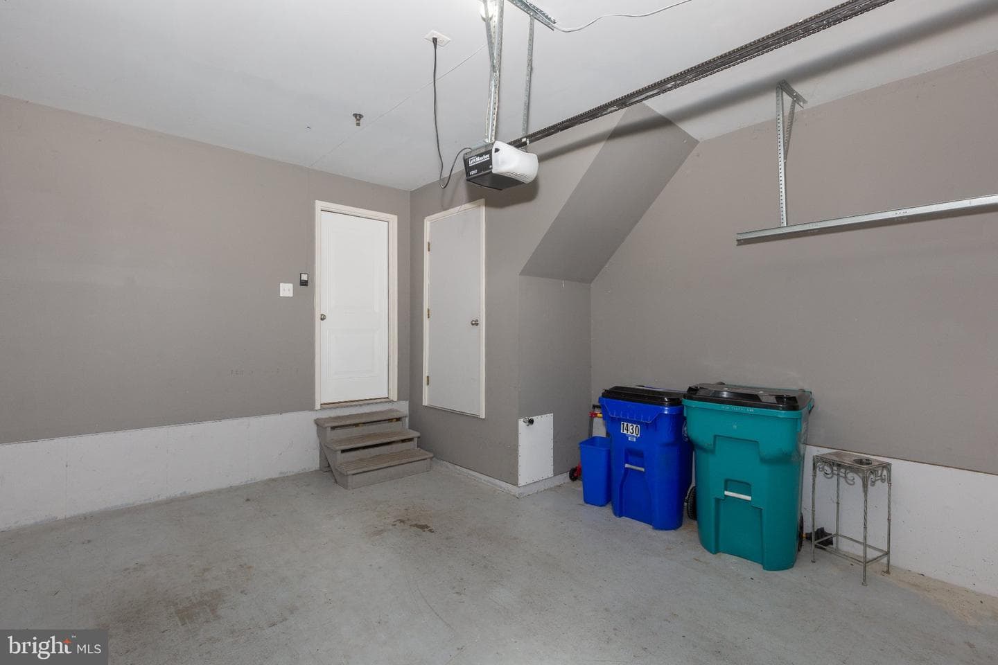 1430 Trafalgar Lane photo 45