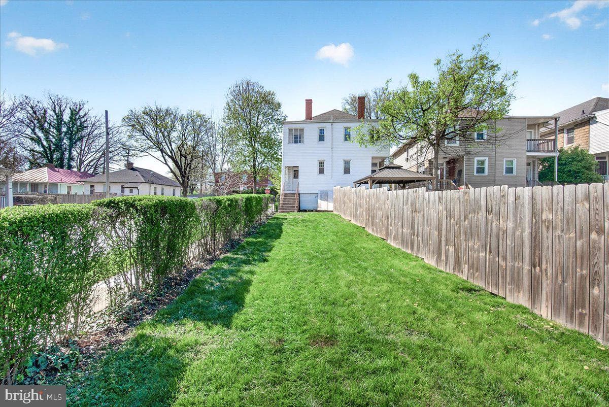 301 W 7th Street photo 23