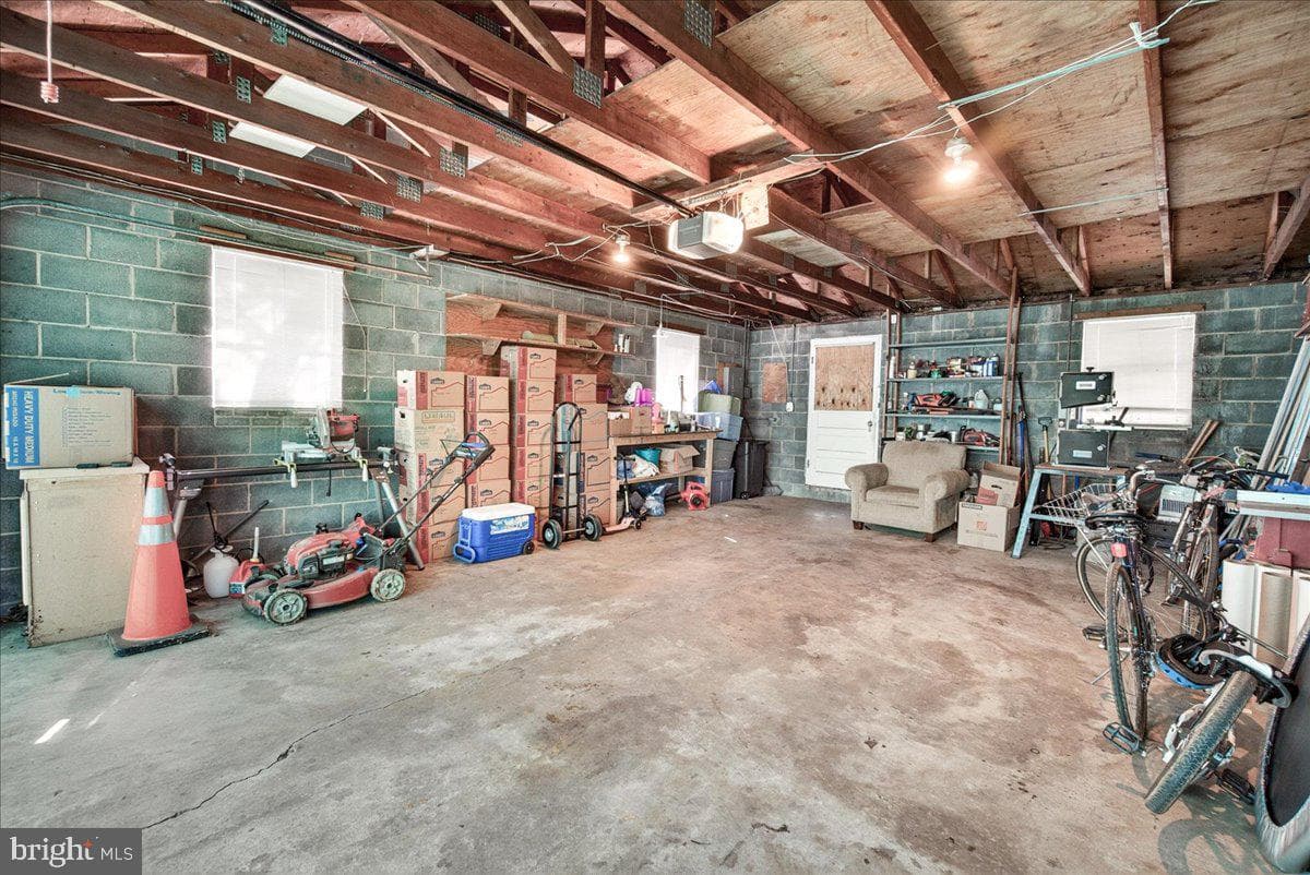 301 W 7th Street photo 27