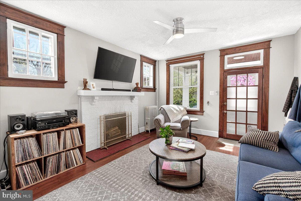 301 W 7th Street photo 3