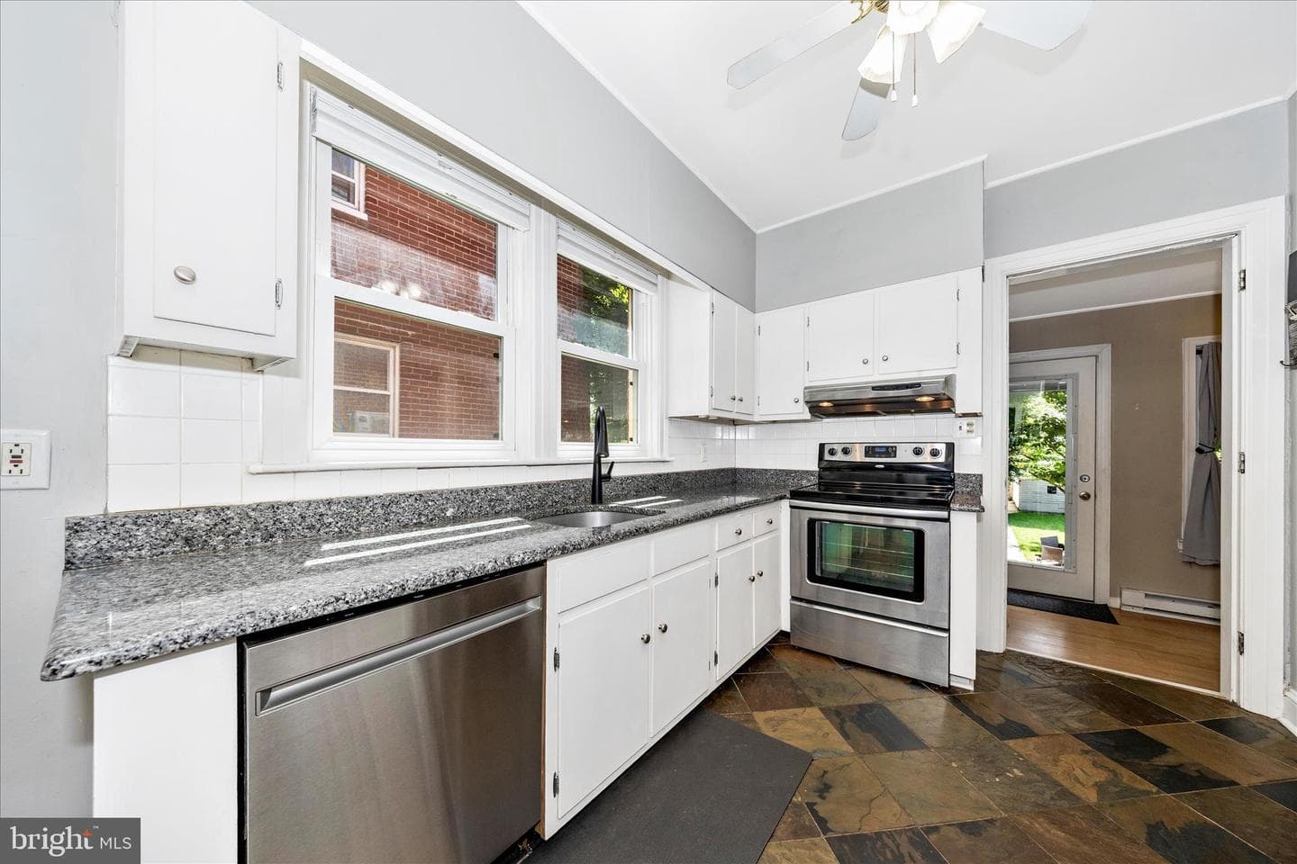 209 Monroe Avenue photo 11
