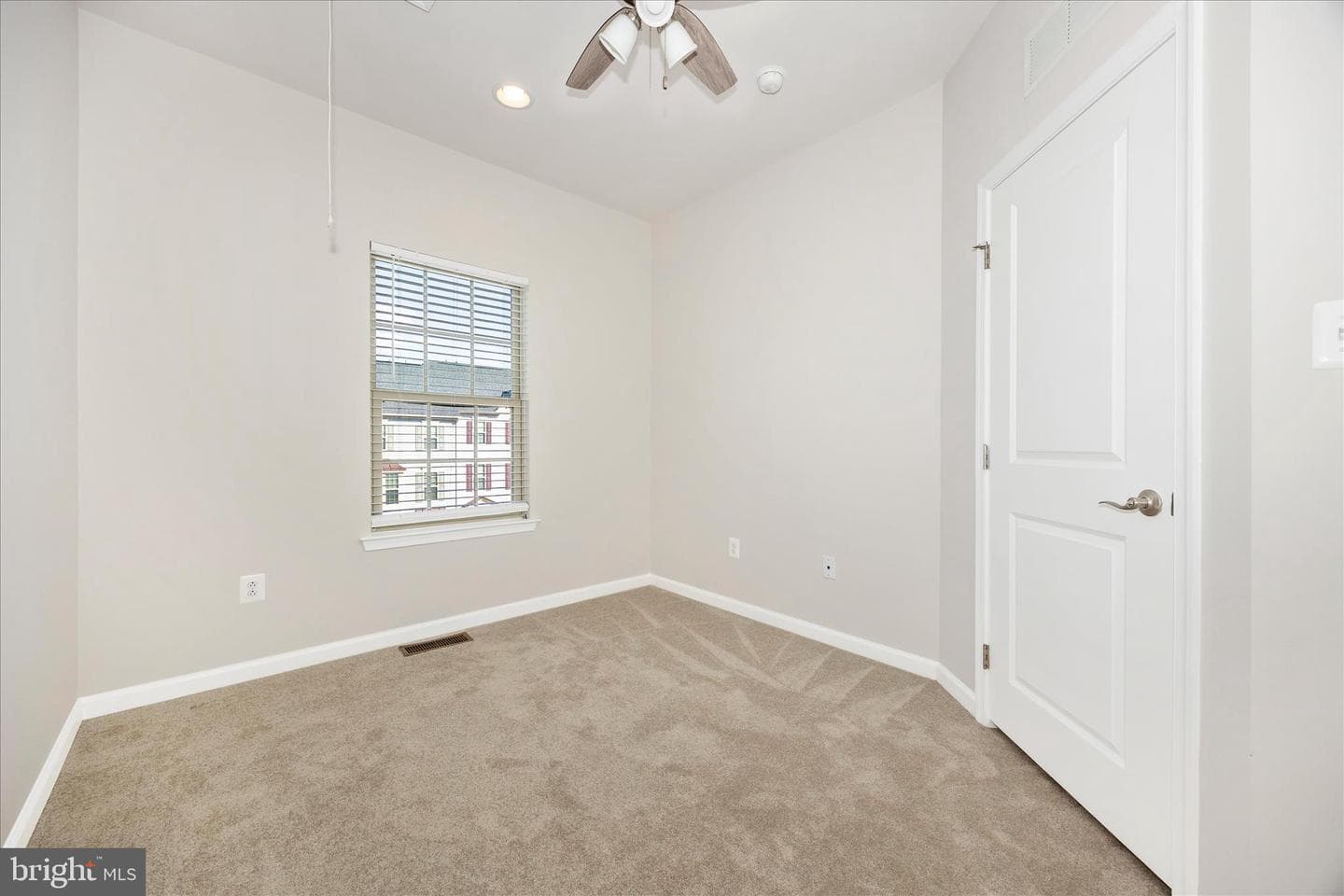 5812 Rochefort Street photo 17