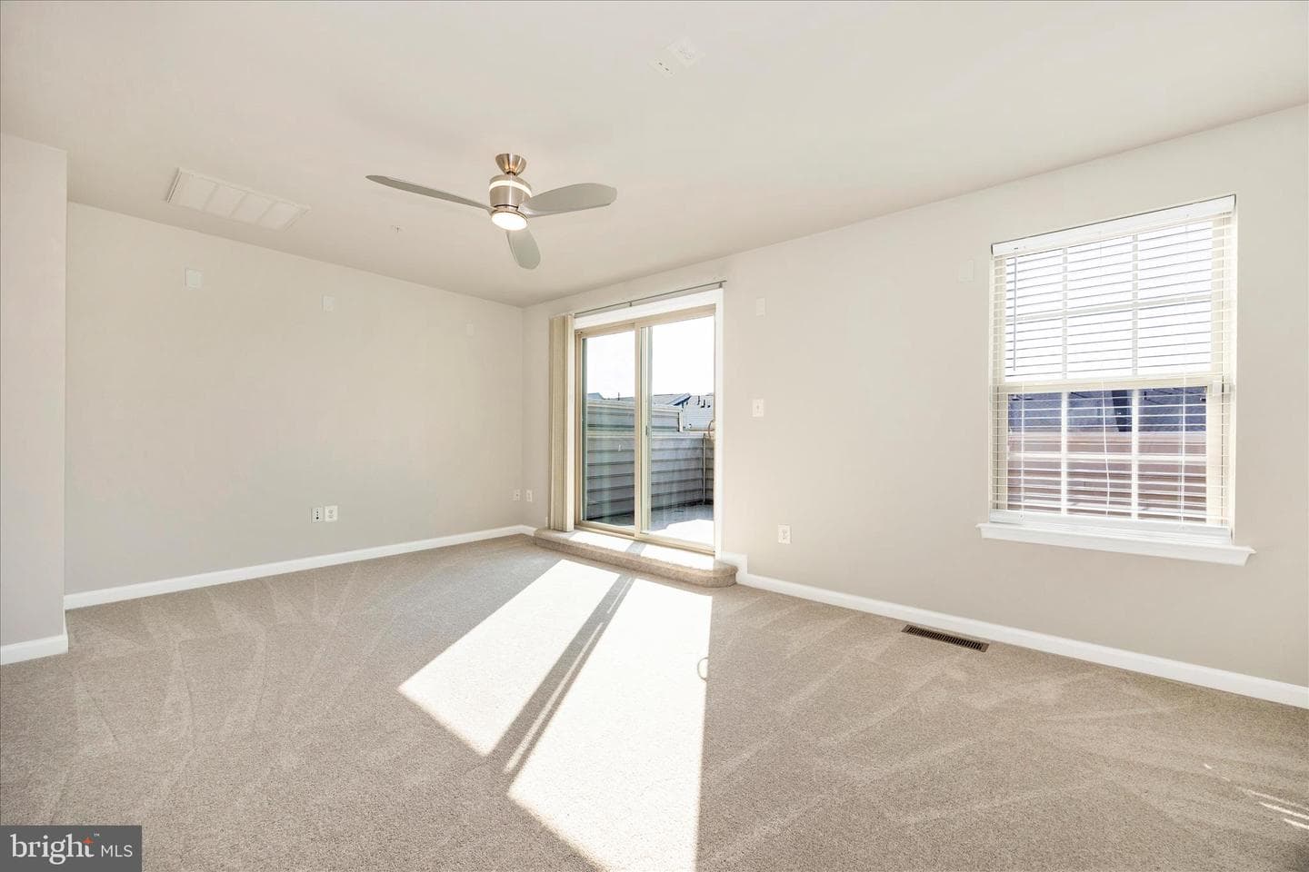 5812 Rochefort Street photo 23