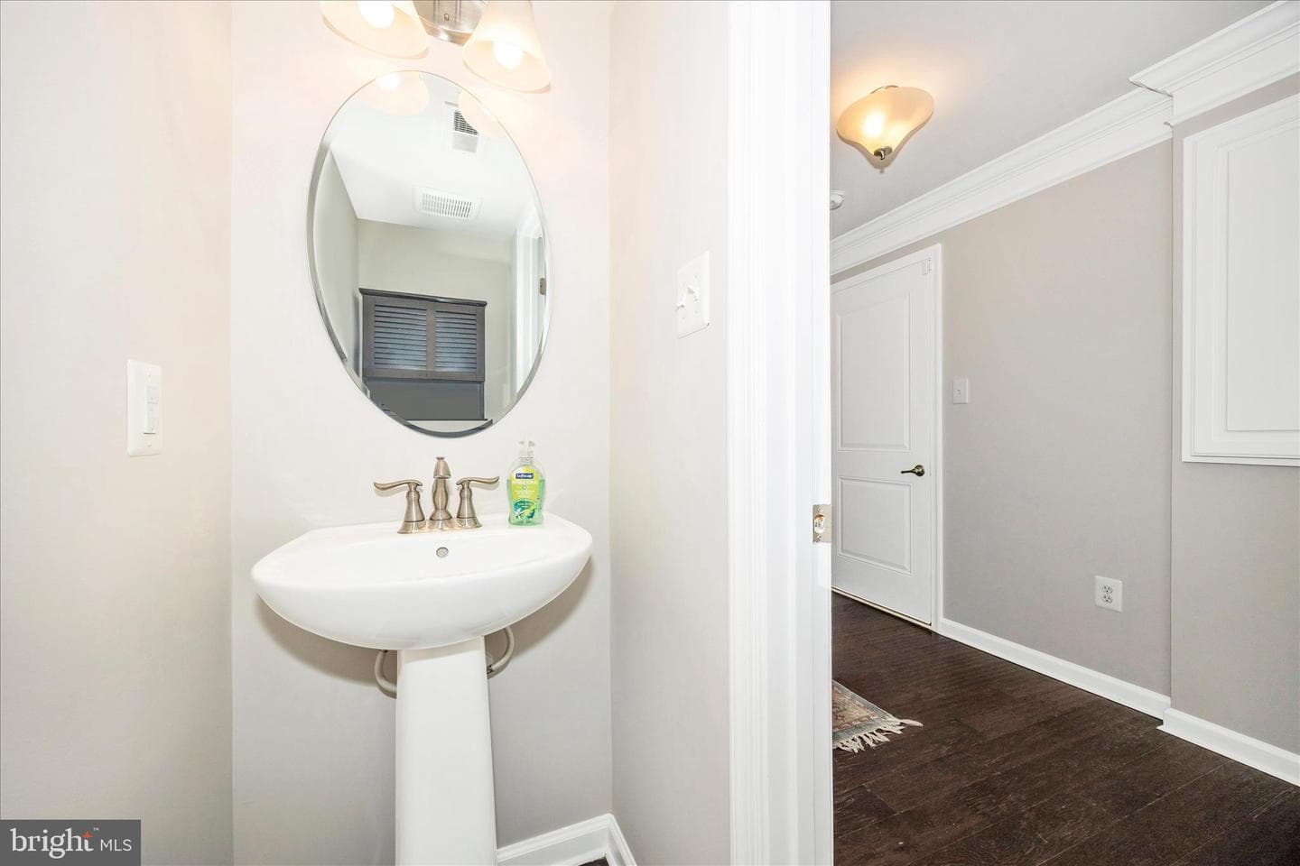 5812 Rochefort Street photo 32