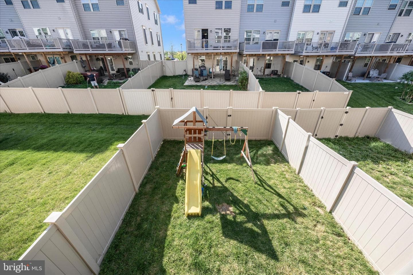 5812 Rochefort Street photo 33