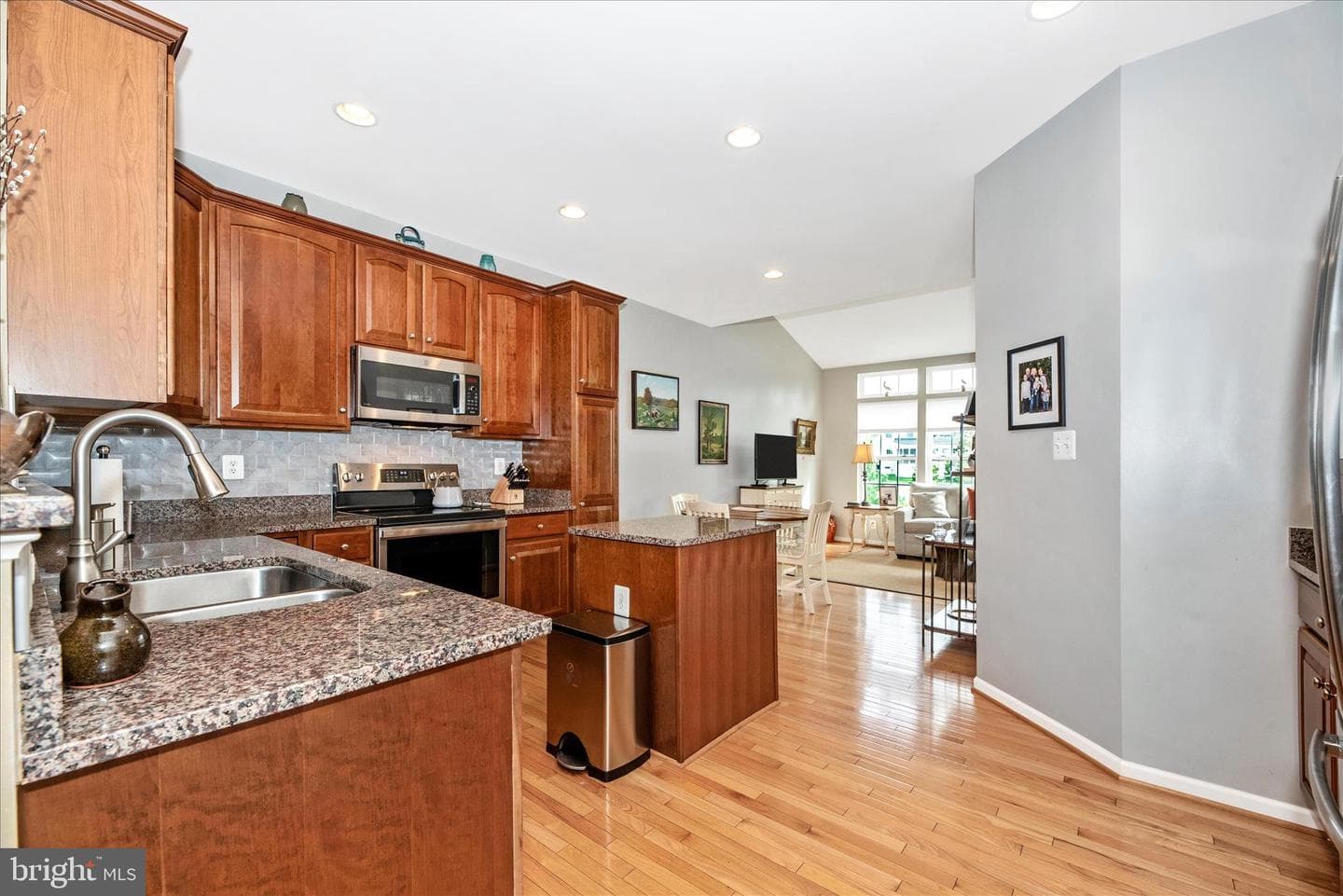 10604 Victorian Avenue photo 12