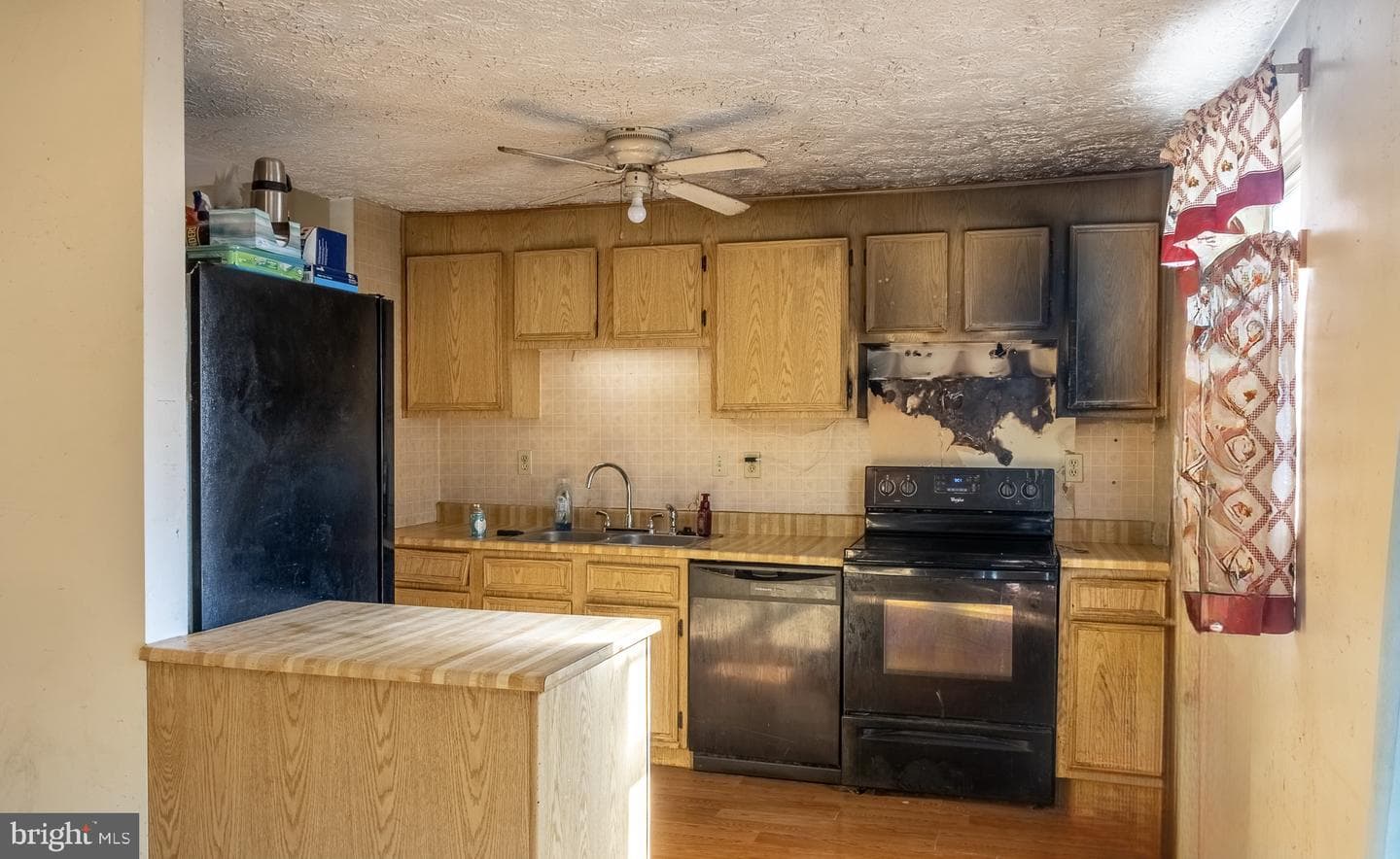 452 Center Street photo 19