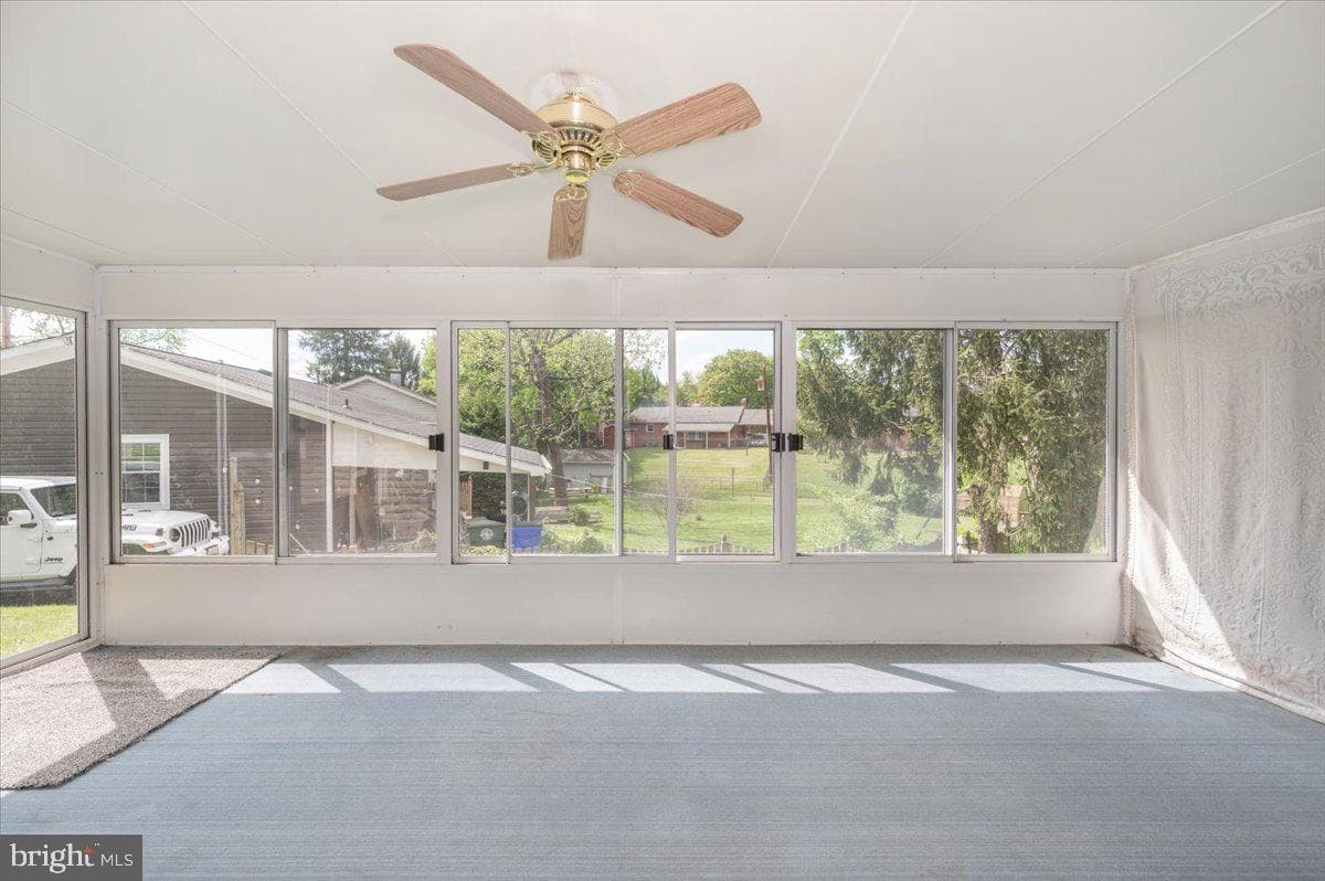 207 Barbara Street photo 15
