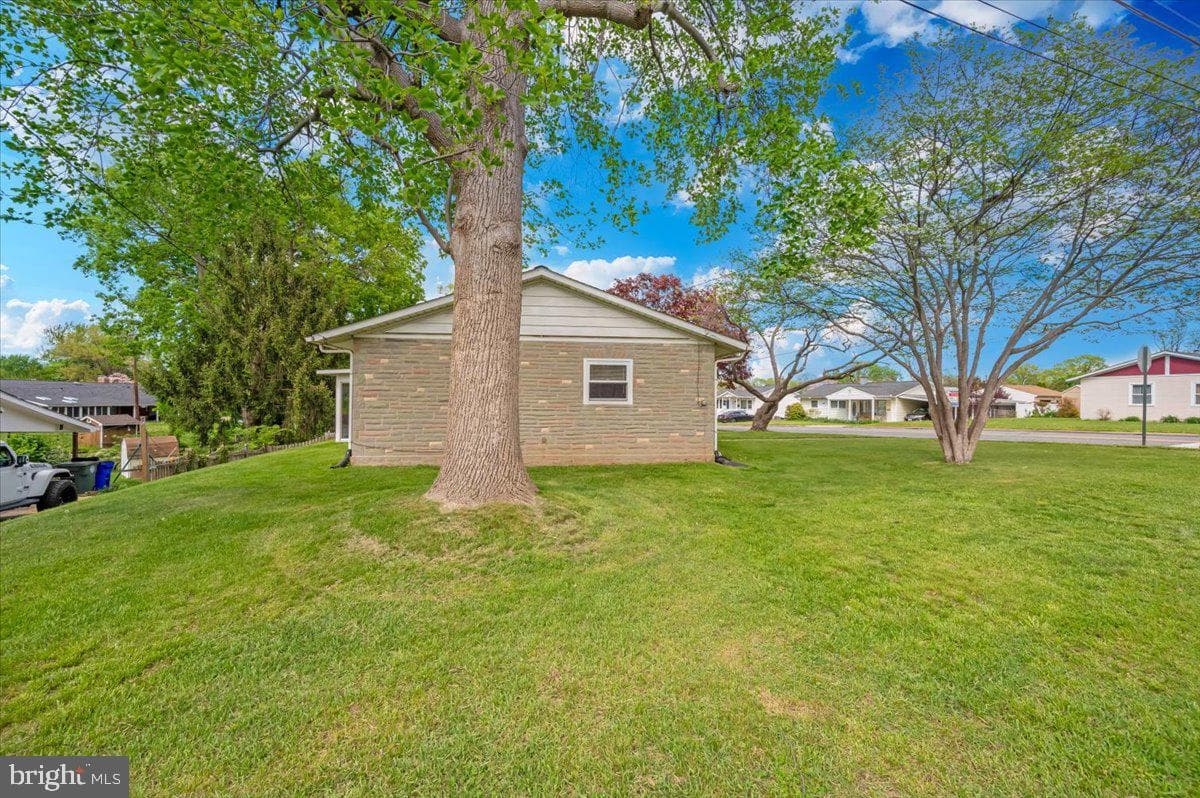 207 Barbara Street photo 33