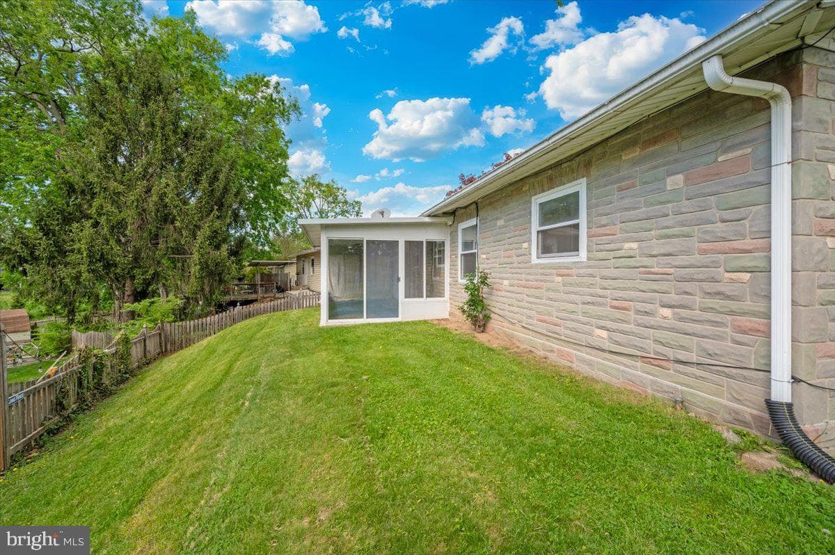 207 Barbara Street photo 35