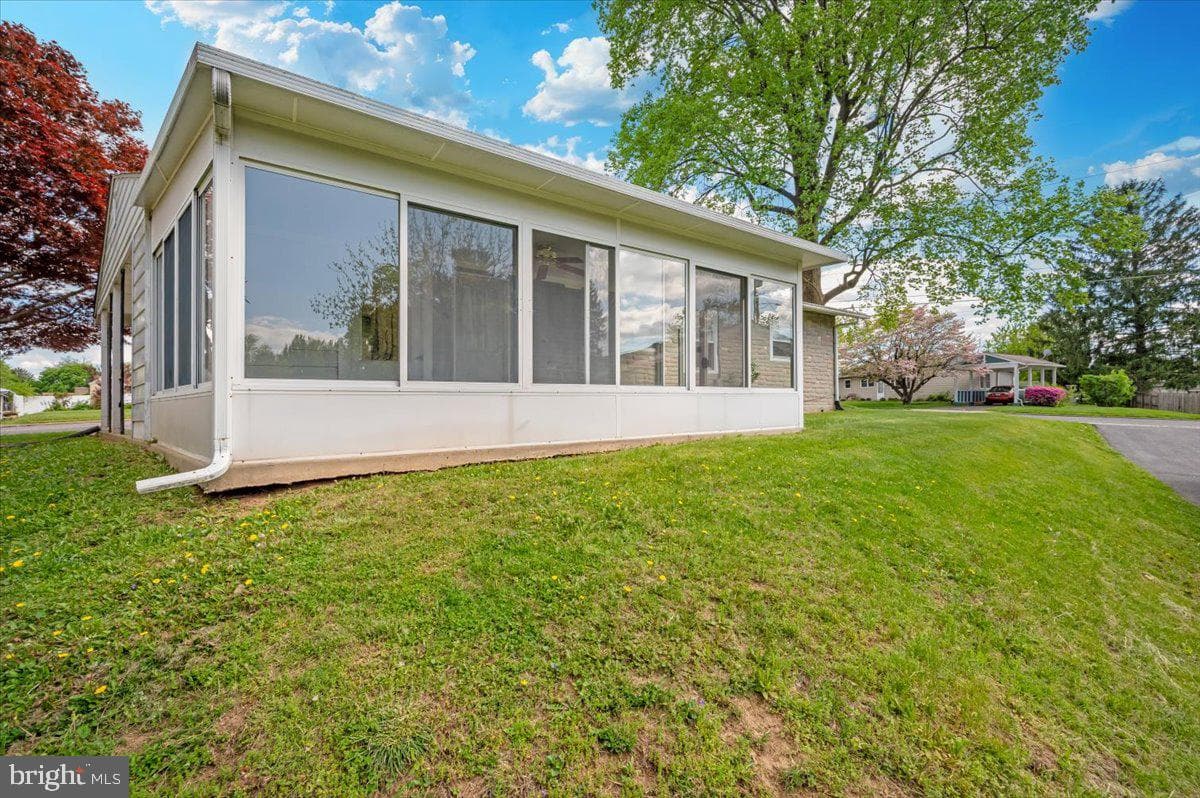 207 Barbara Street photo 37