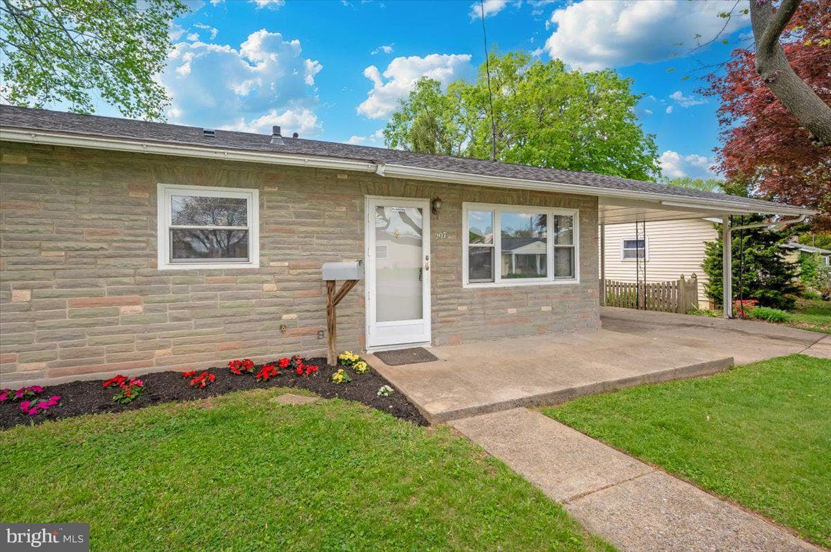 207 Barbara Street photo 42