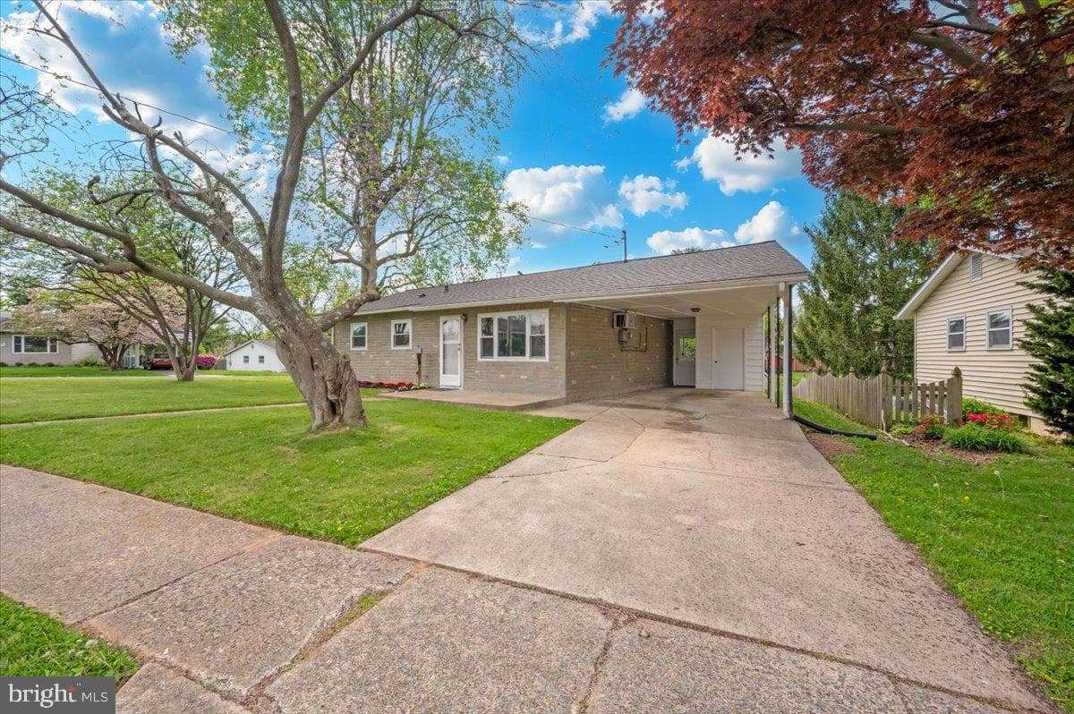 207 Barbara Street photo 43