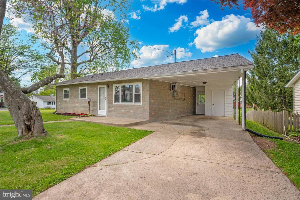 207 Barbara Street photo 44