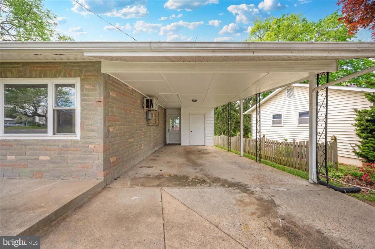 207 Barbara Street photo 45