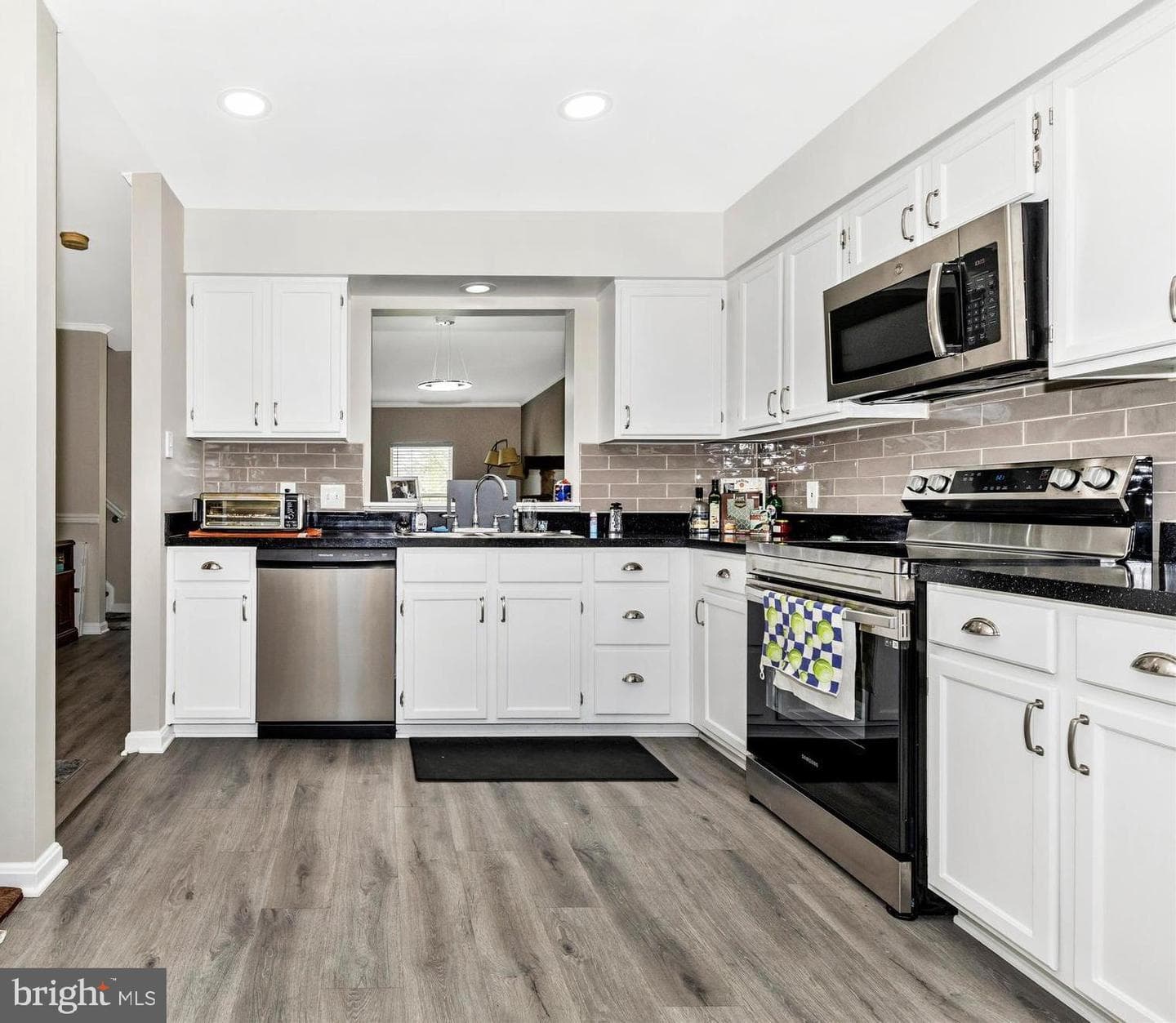 7083 Gresham Court W photo 4