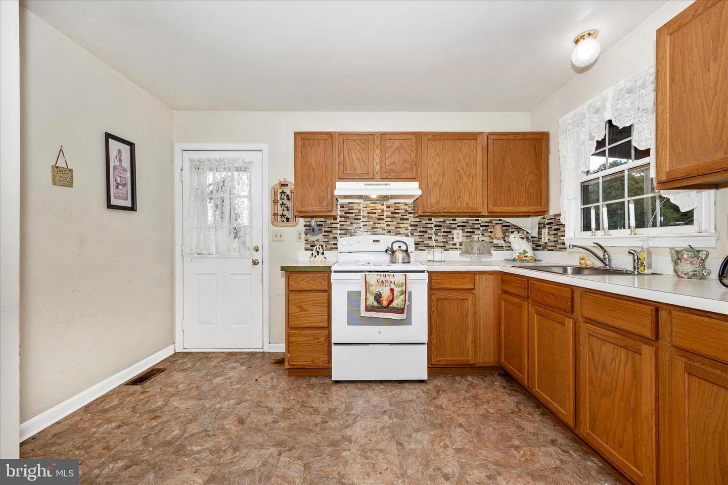 9549 Fingerboard Road photo 20