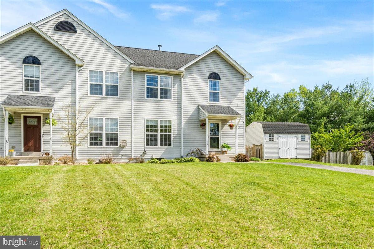 18 Robindale Drive photo 3