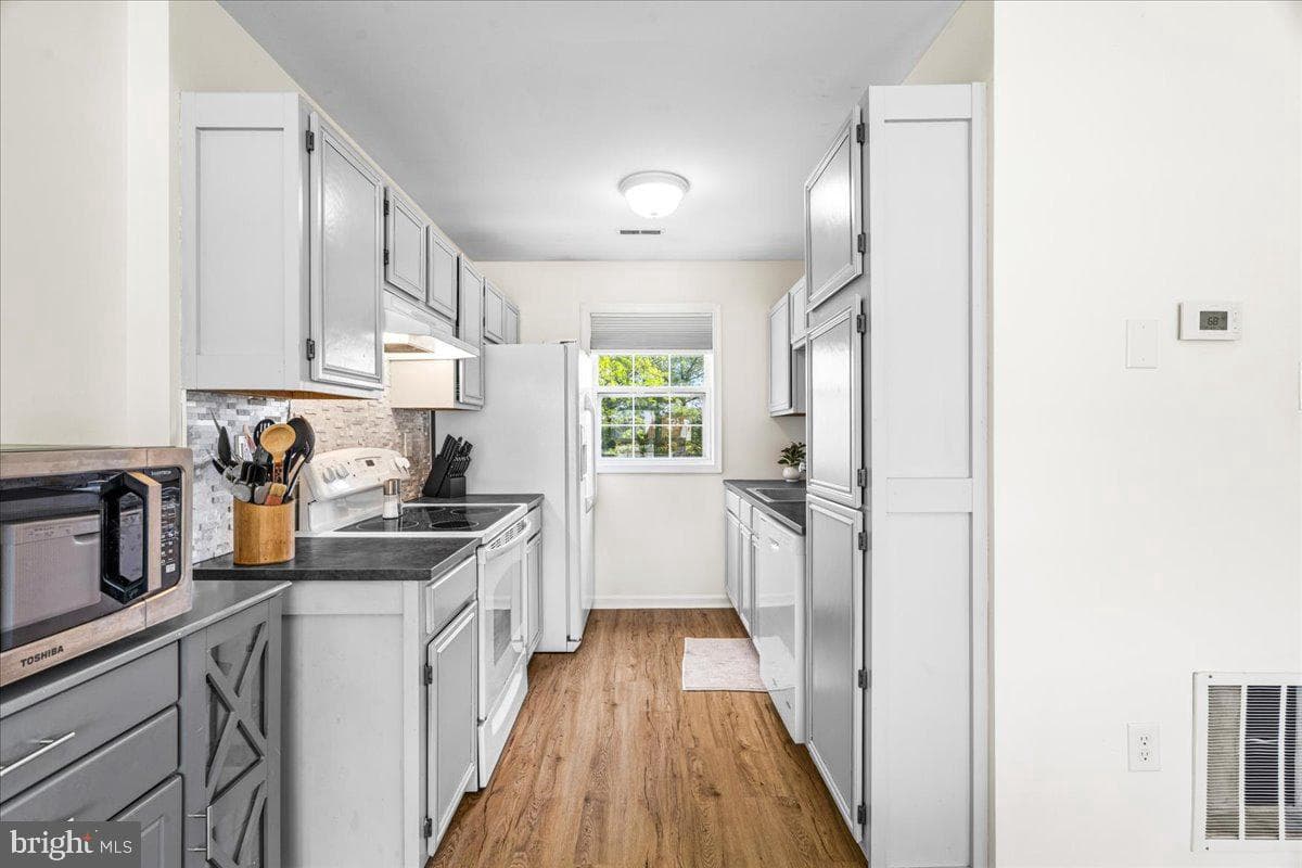 18 Robindale Drive photo 6