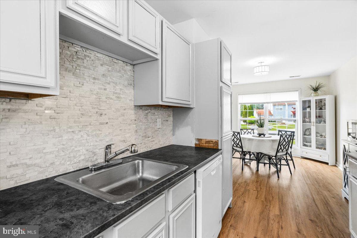18 Robindale Drive photo 8