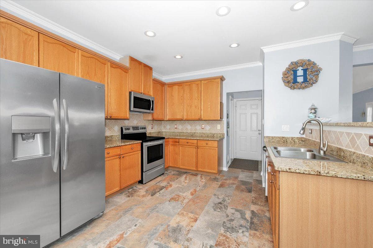 9718 Fleetwood Way photo 10