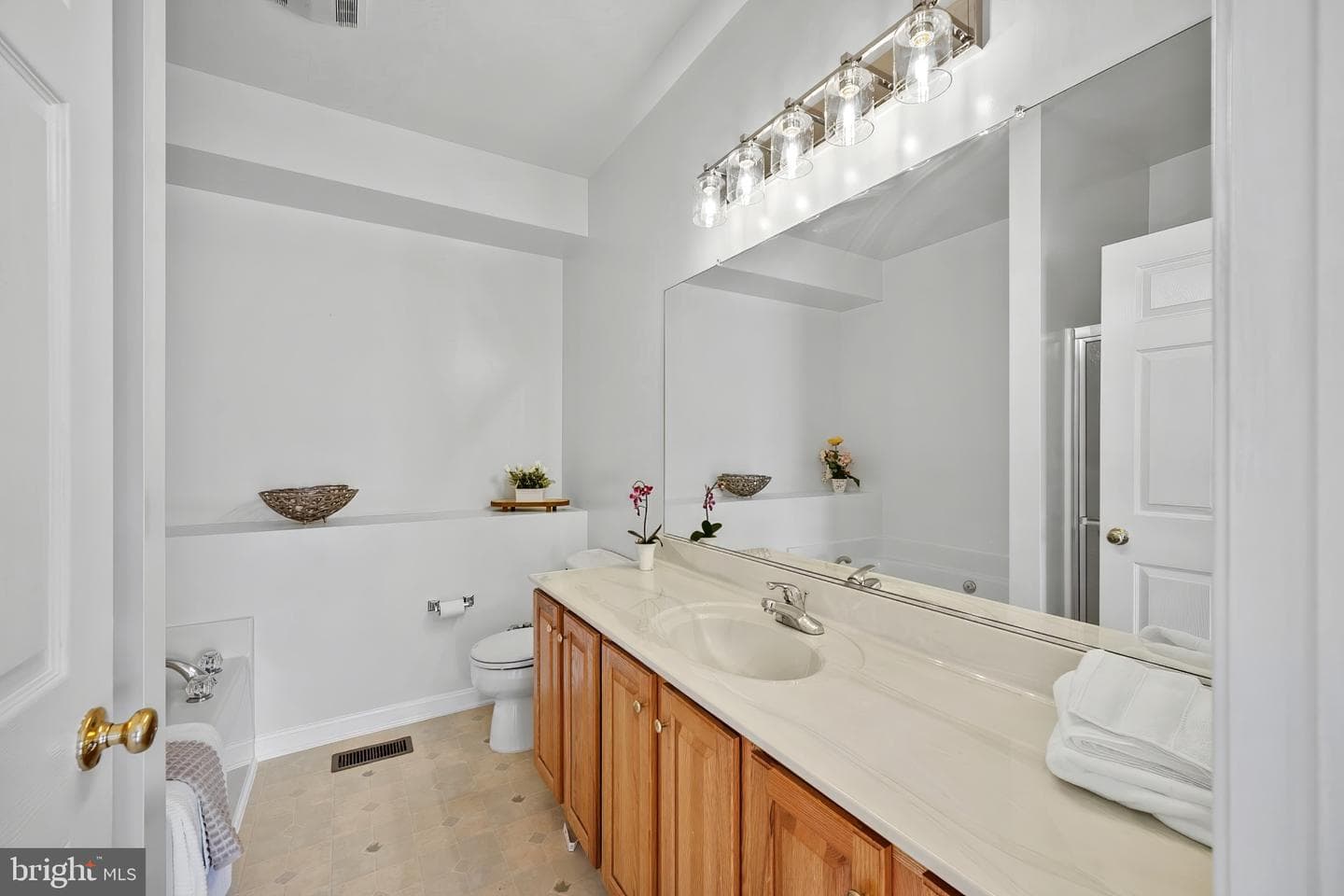 1002 Eastbourne Court photo 11