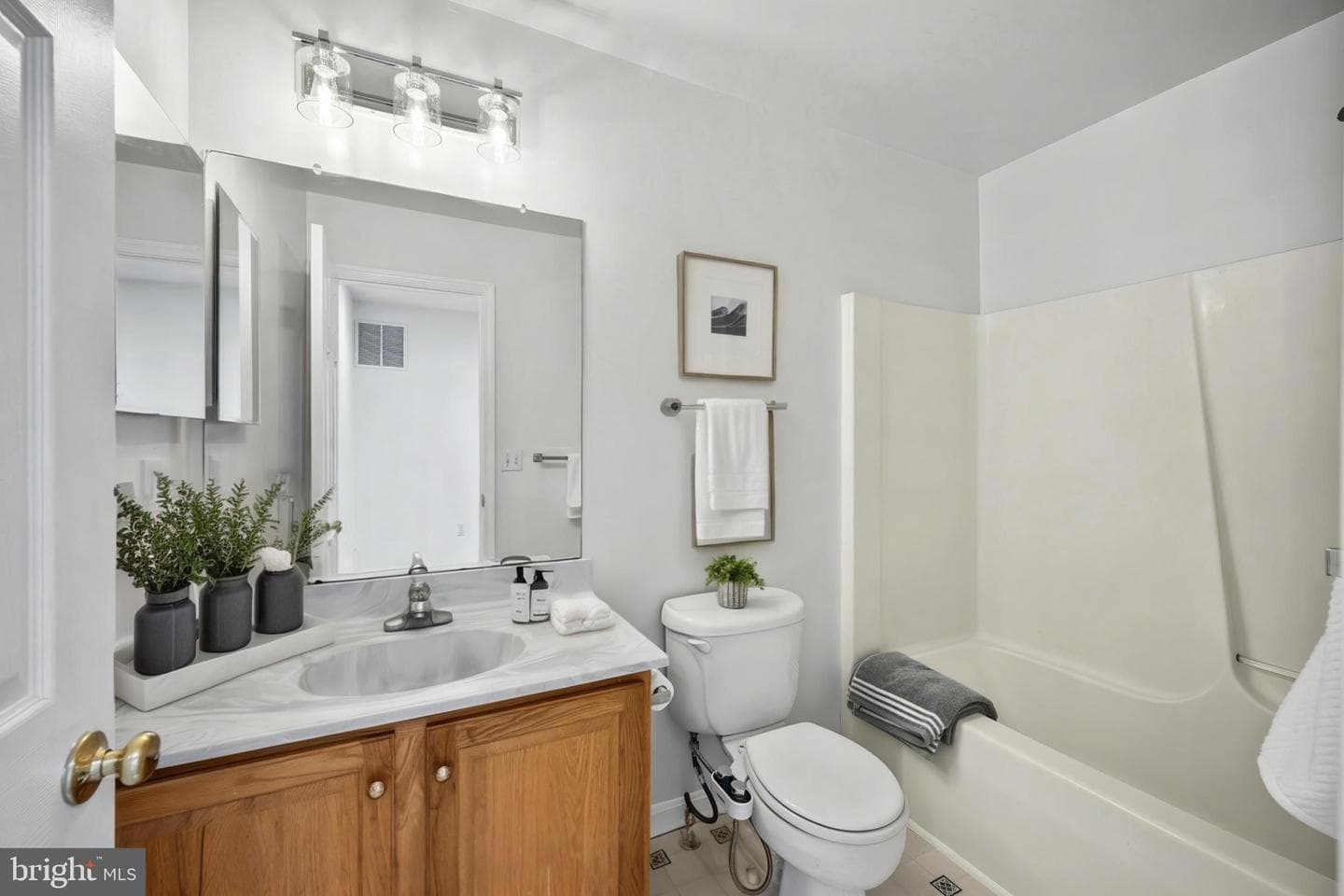 1002 Eastbourne Court photo 13