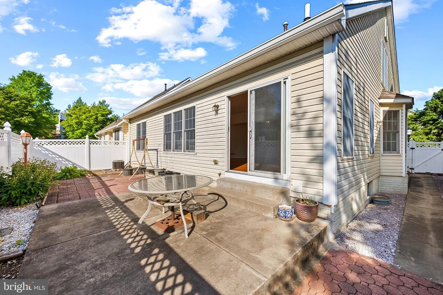 1002 Eastbourne Court photo 30
