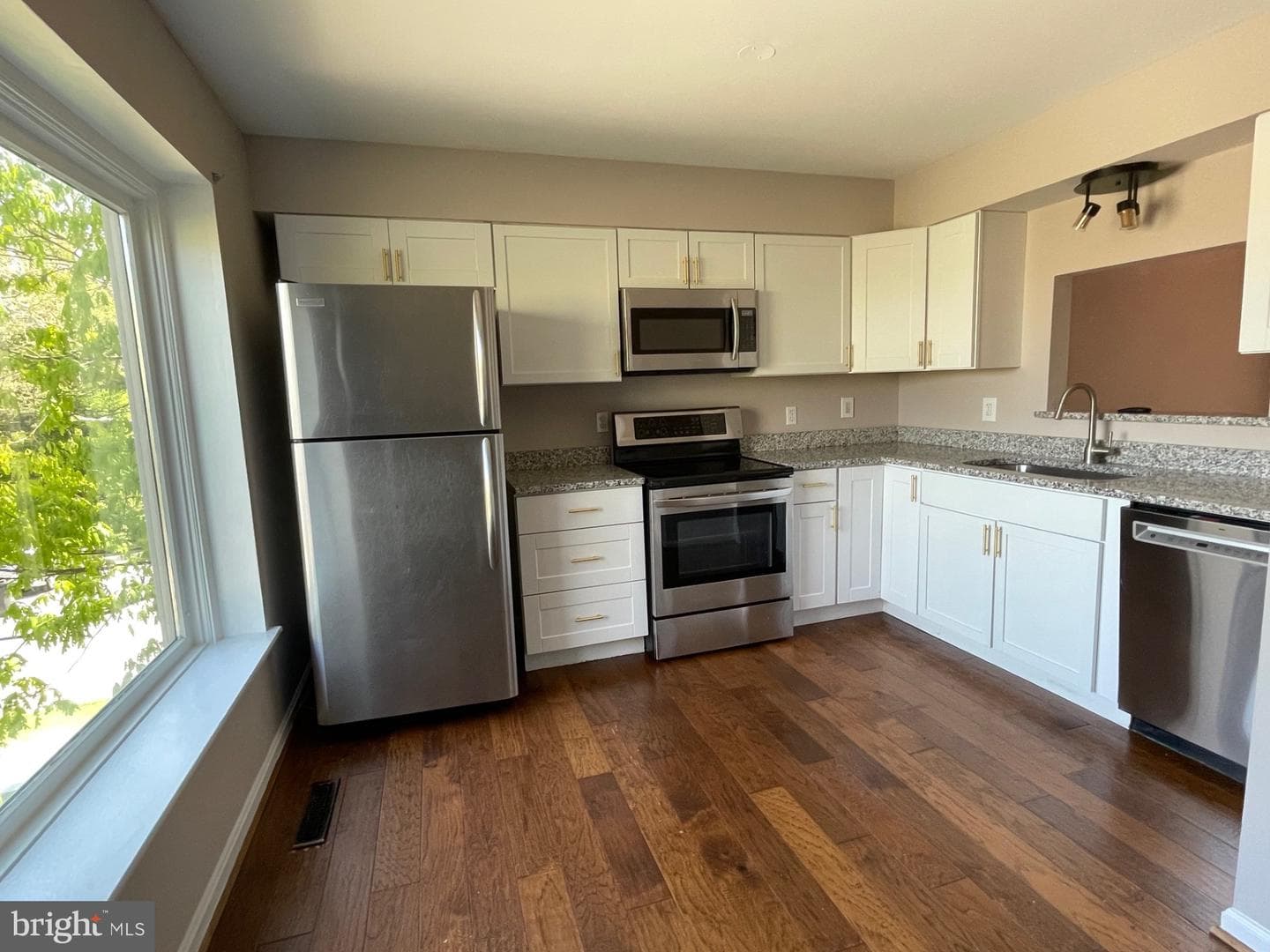 6611 E Beach Drive photo 5