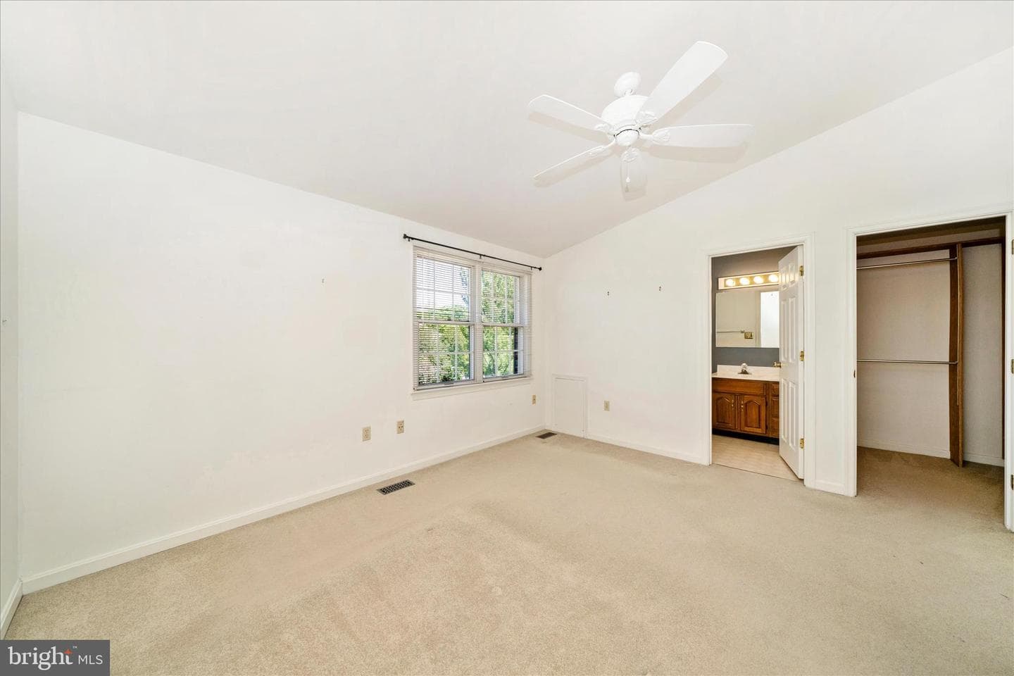 8286 Waterside Court photo 15