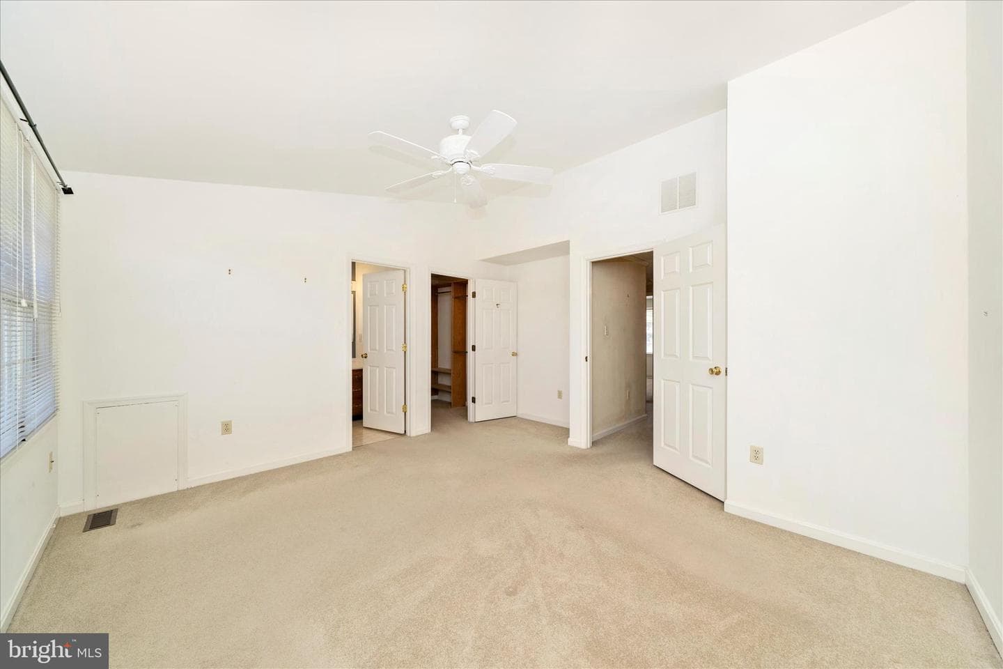 8286 Waterside Court photo 16