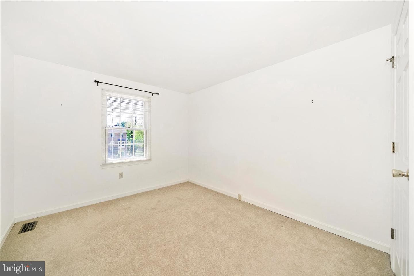 8286 Waterside Court photo 21